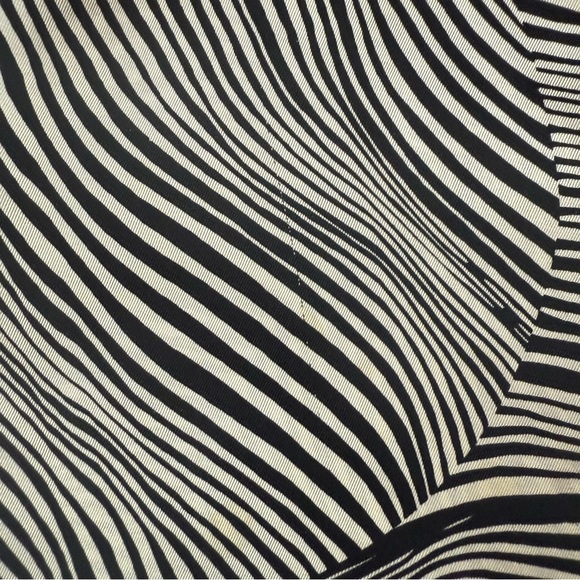 Trina Turk Black and White 100% Silk Swirl Blouse Size Small - Picture 14 of 16